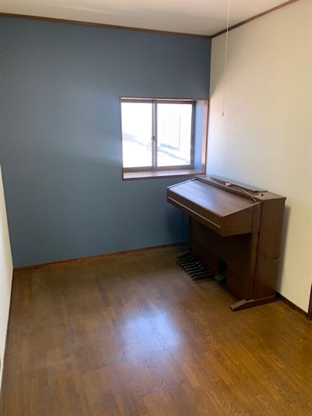 �ǎ��A�N���X